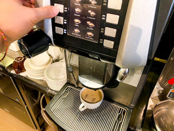 リゾートバイトのカフェにあったコーヒーマシン